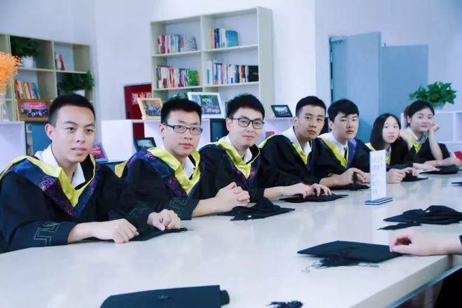 北大青鳥國際教育_北大青鳥國際教育董事長_北大青鳥國際教育學(xué)院