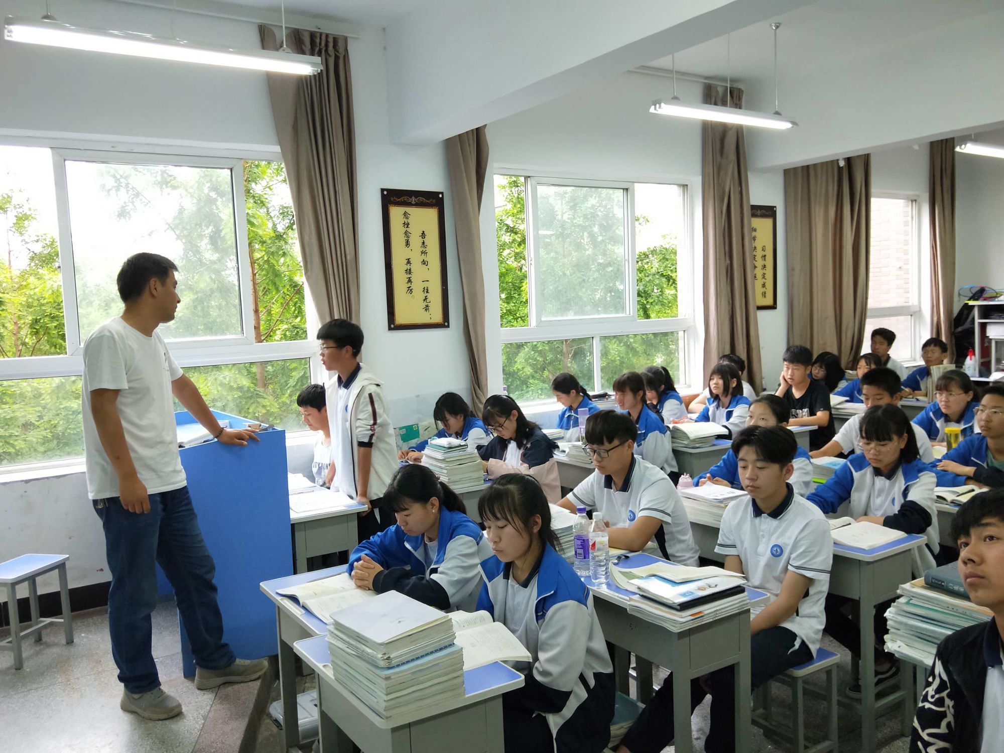 哈爾濱學校技術老師工資_哈爾濱技術學校_哈爾濱所有技術學校