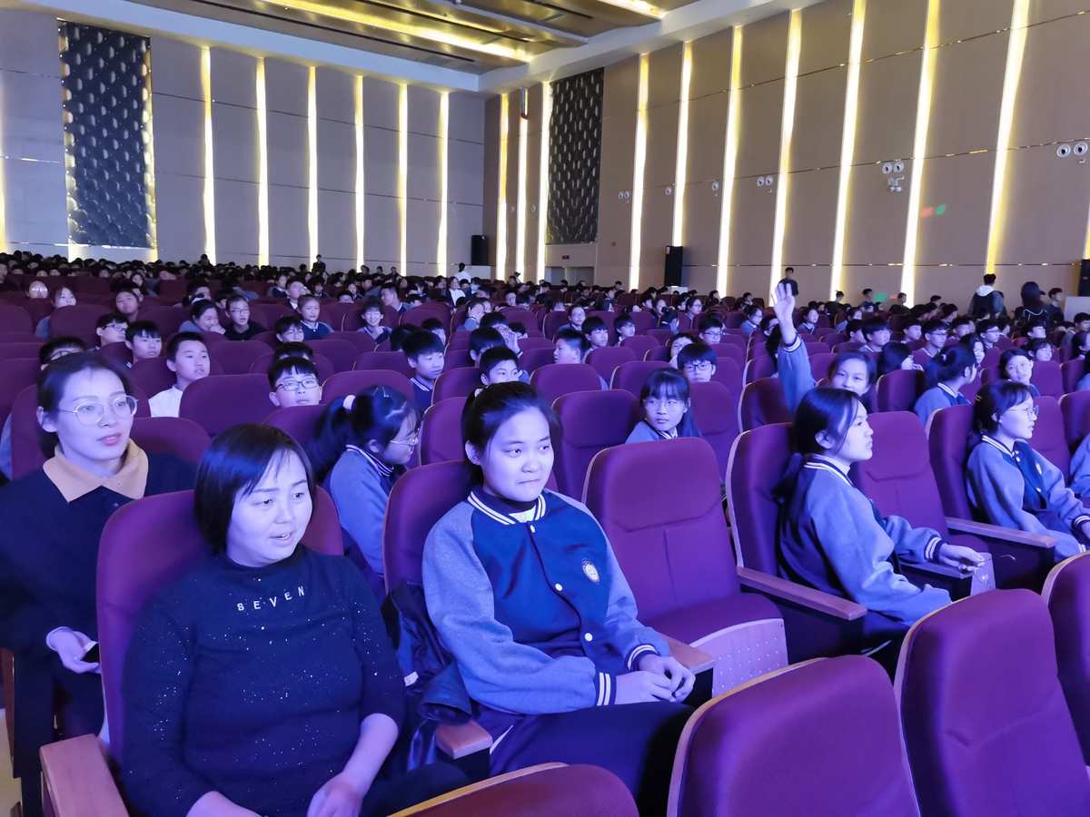 全國有多少小學生_全國多少個小學生_全國的小學生