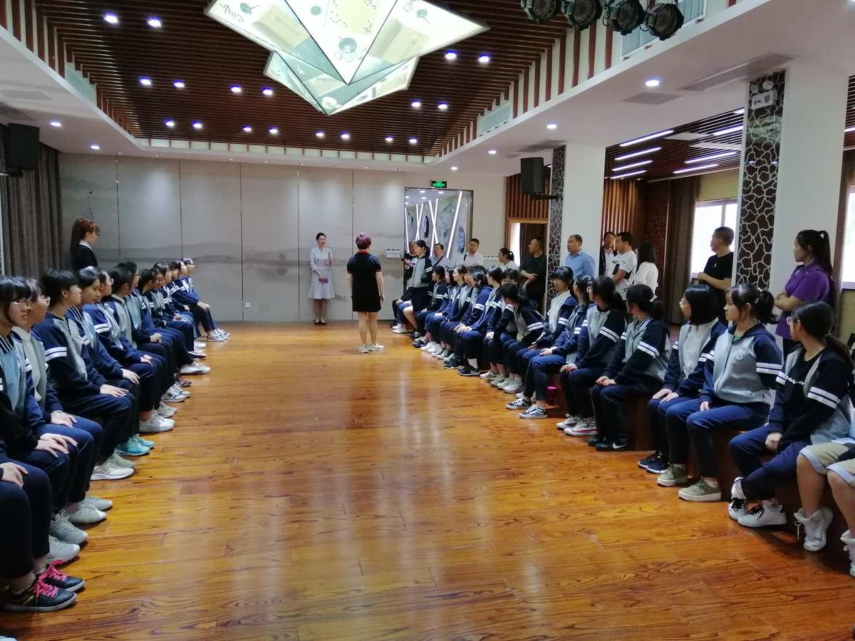英國貴族學(xué)校大學(xué)_貴族排名英國學(xué)校是什么_英國貴族學(xué)校排名