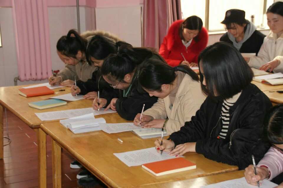 英國德威國際學校學費_英國德威國際學校入學條件_德威英國國際學校