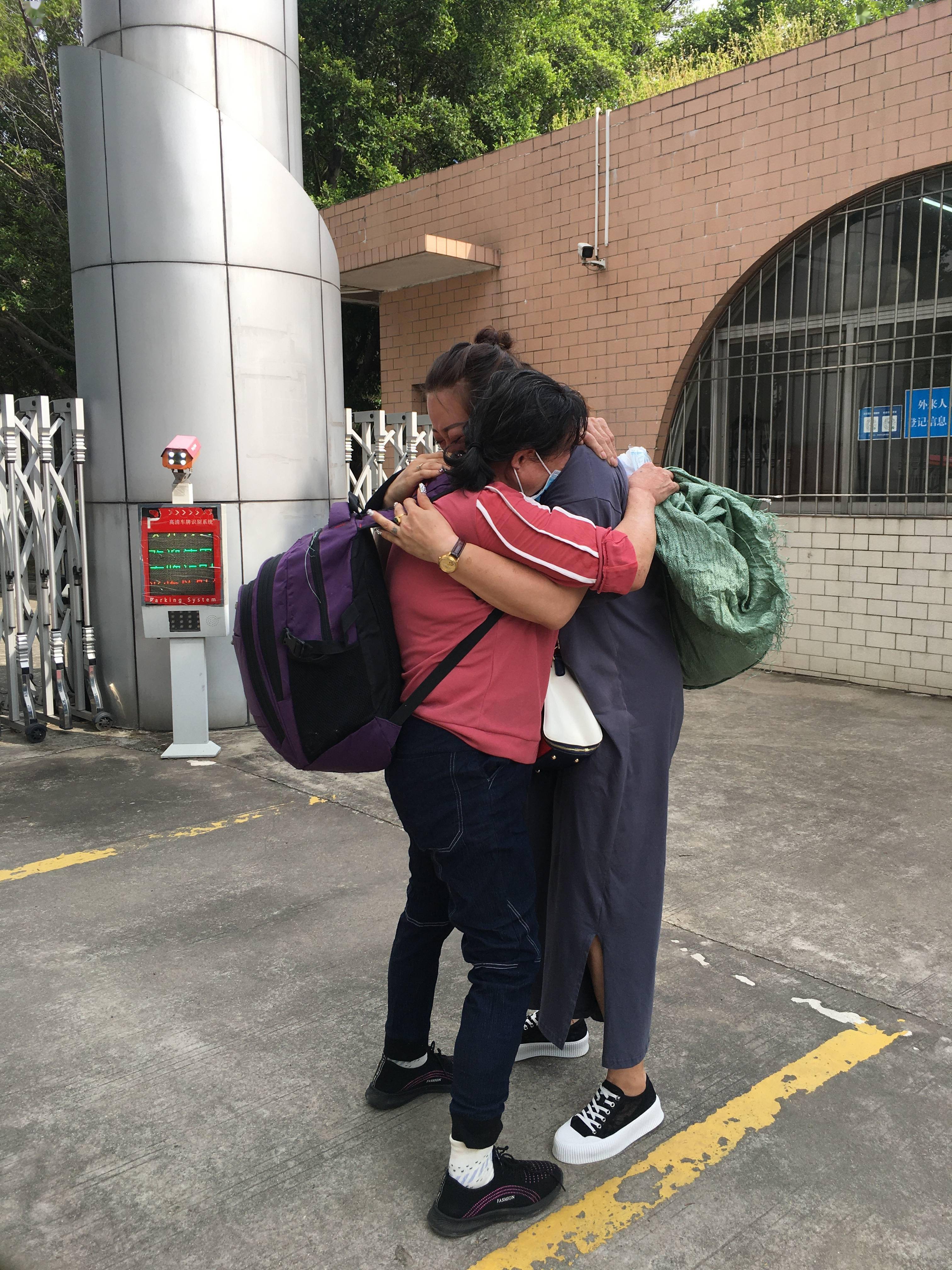 曬寶寶站起來的心情說說_寶貝我們站起來來一次_小寶寶站起來了的兒歌