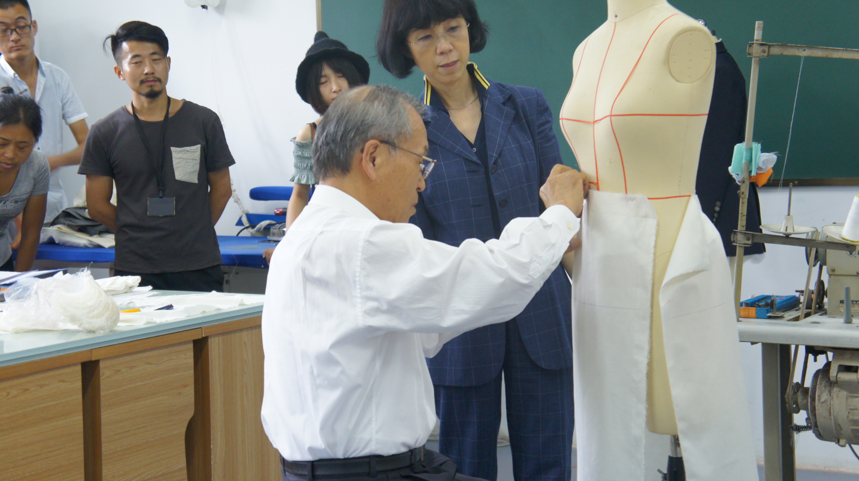 服裝國際學校設計理念_國際知名服裝設計學校_國際服裝設計學校