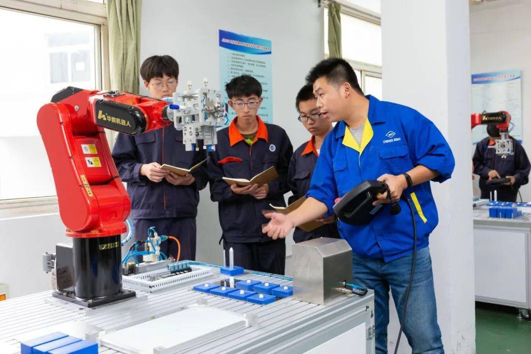 新南方職業培訓機構_新南方技工學校_技工學校新南方校區地址