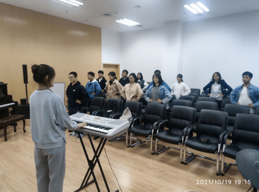 學(xué)院音樂朱莉亞簡介_朱莉亞音樂學(xué)院_朱莉婭的音樂學(xué)院