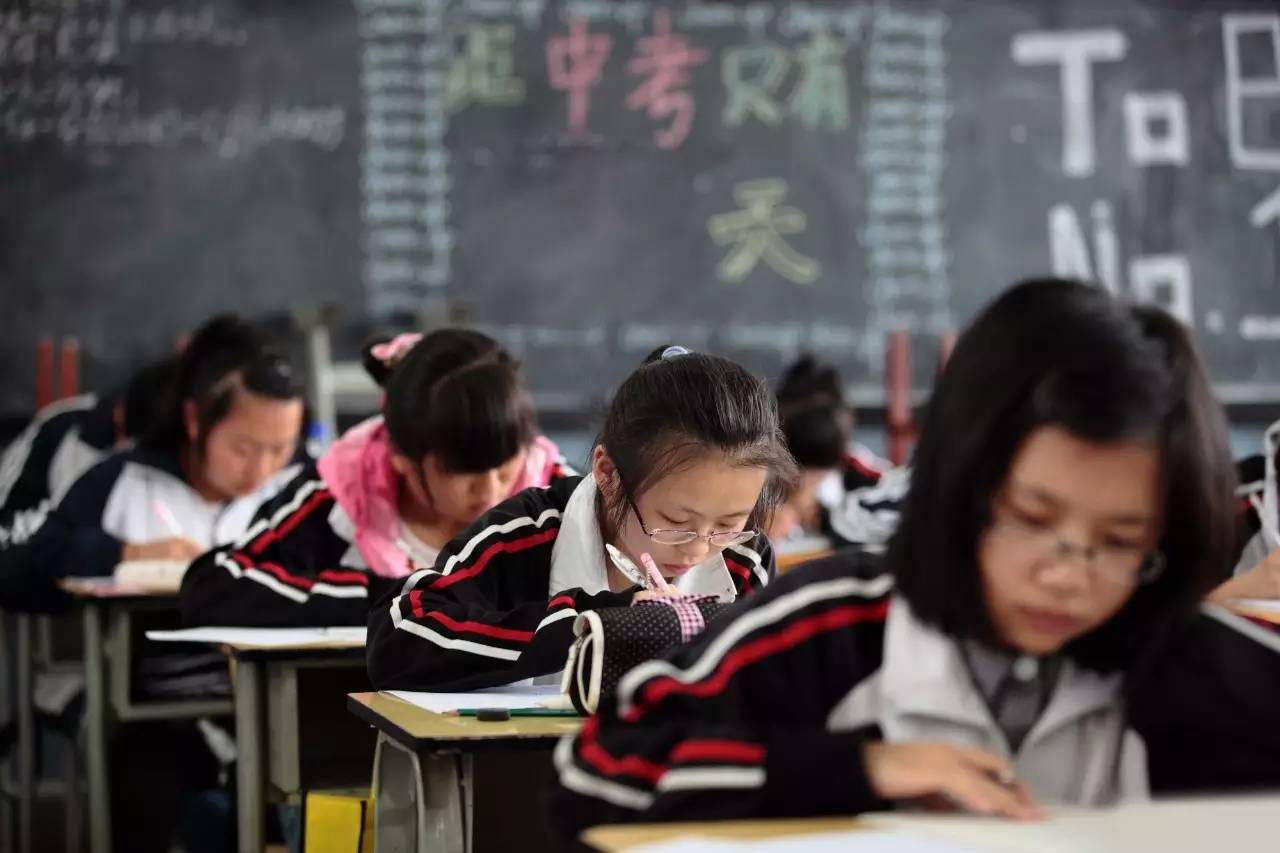 上海貴族學校入學條件_上海貴族學校校服圖片_上海貴族學校
