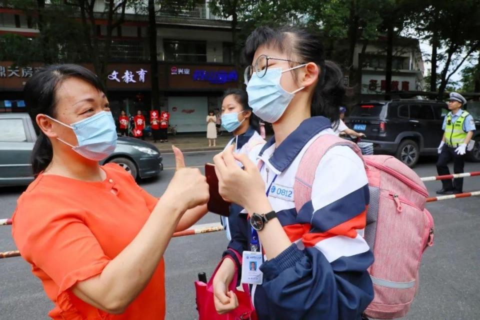 高考直擊現場_直擊高考地理_多地直擊高考首日