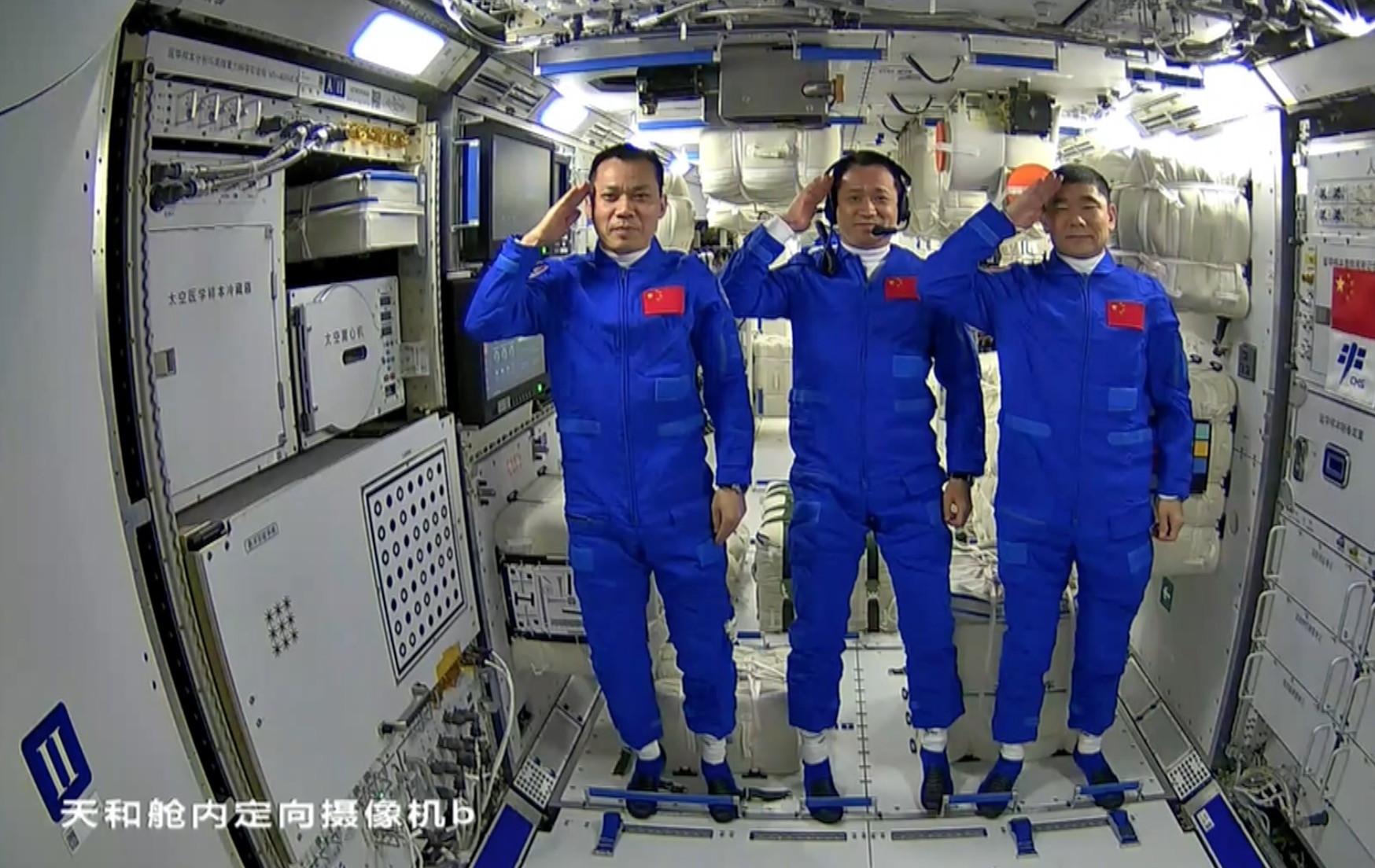 航天員太空vlog_神十三航天員太空干飯現場_航天員太空就餐
