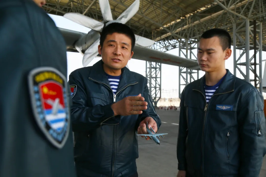 空軍航空大學(xué)錄取分?jǐn)?shù)_中國人民解放軍空軍航空大學(xué)航空飛行與指揮畢業(yè)后_空軍航空大學(xué)研究生