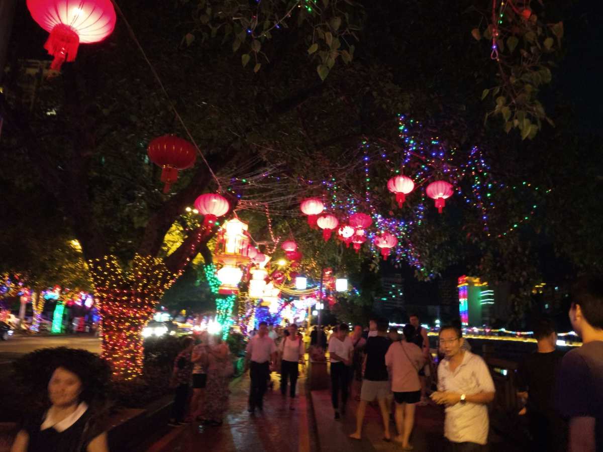 關于中秋節的故事簡短_中秋節的小故事簡短_中秋放假通知 簡短