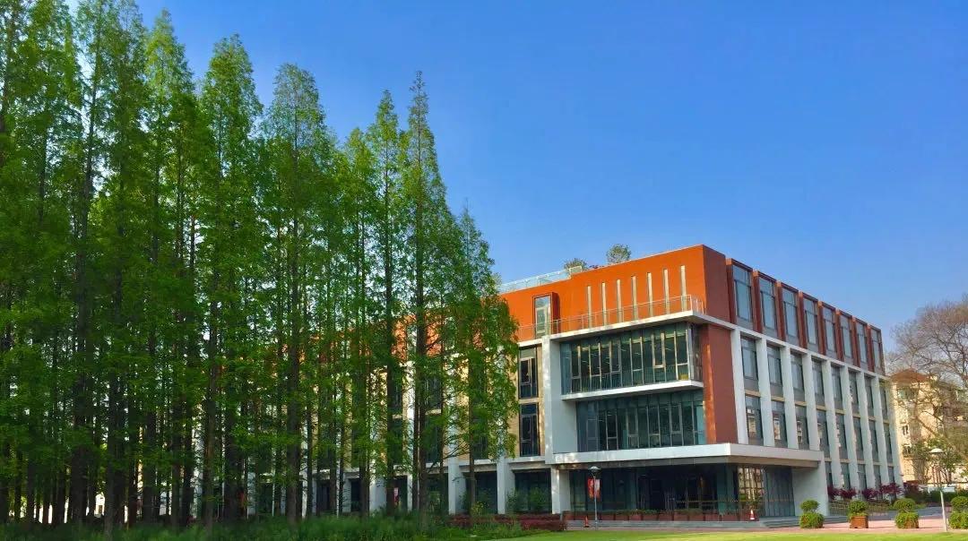 中華女子第一行_中華女子德慧大學(xué)堂_中華女子學(xué)院怎么樣