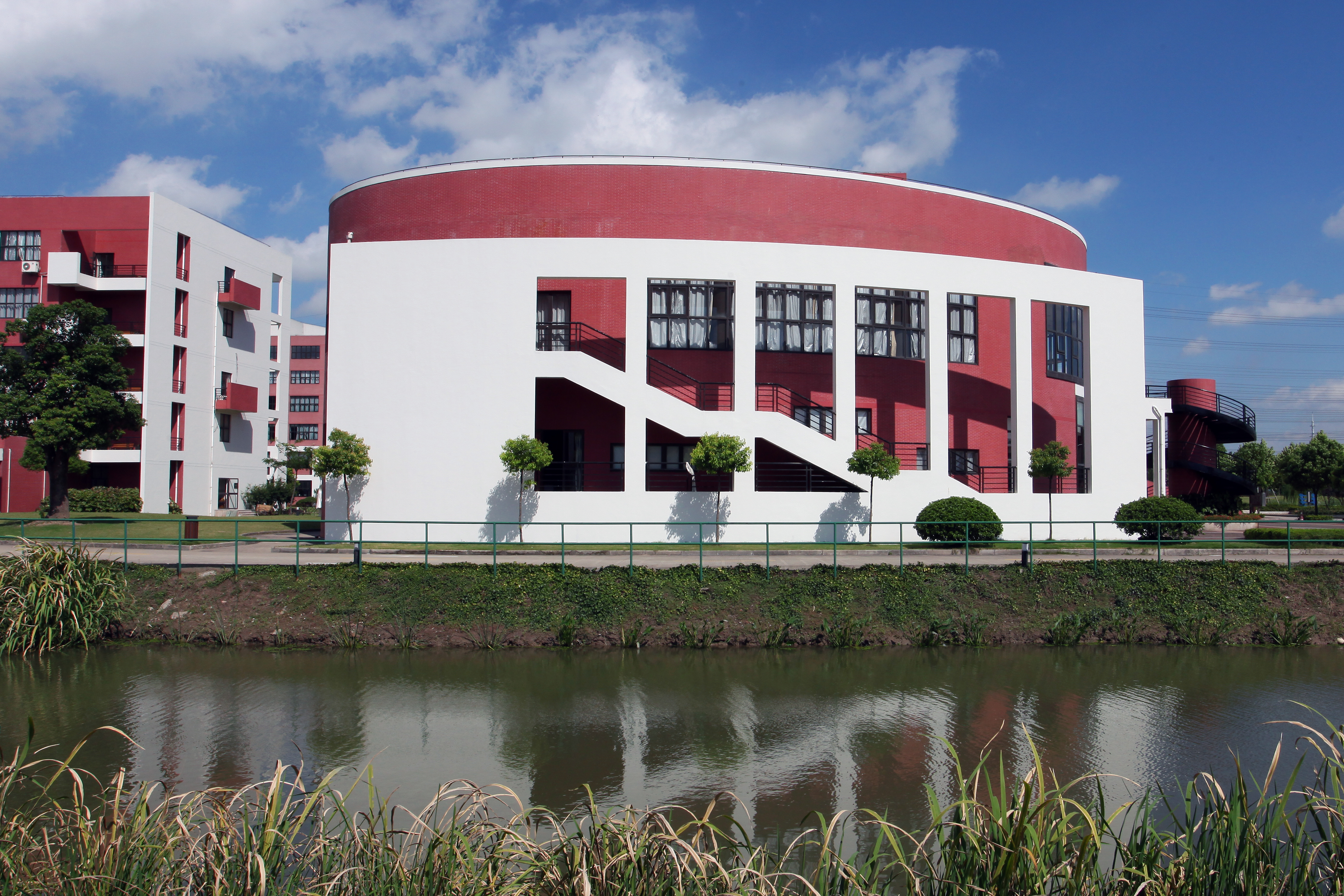武漢理工華夏學院住宿_武漢理工華夏學院校花_武漢華夏理工學院學費