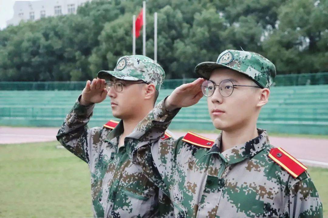 辣媽正傳張譯苦追孫儷親自伺候脫鞋是哪一集_軍訓的酸甜苦辣作文_訴說軍訓苦的詩
