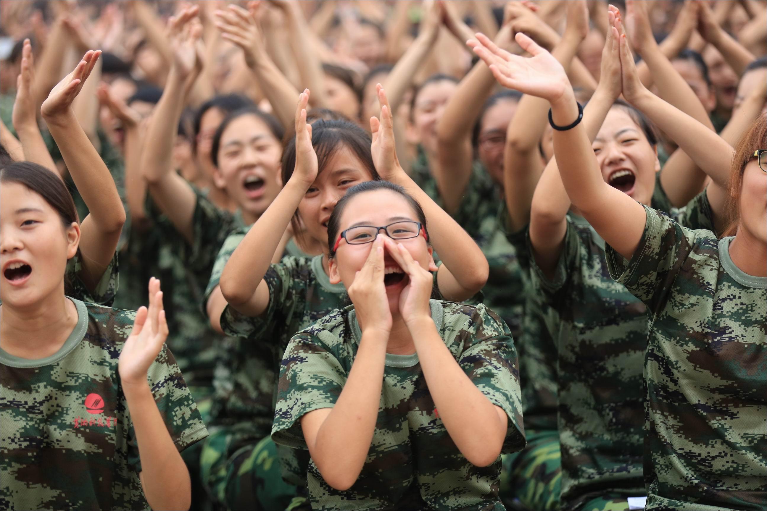 訴說軍訓苦的詩_軍訓的酸甜苦辣作文_辣媽正傳張譯苦追孫儷親自伺候脫鞋是哪一集