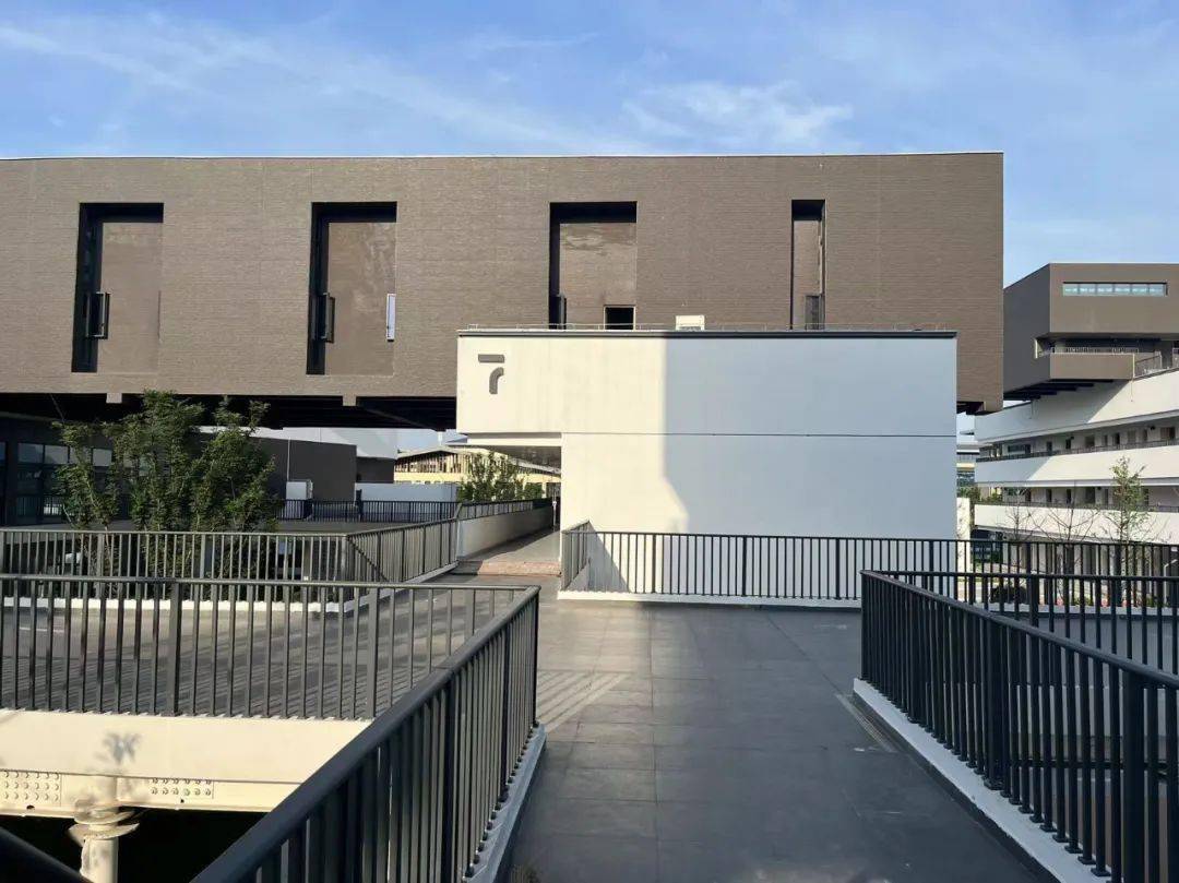 澳洲國際東西方大學_澳洲寄東西到中國流程_澳洲必買好東西