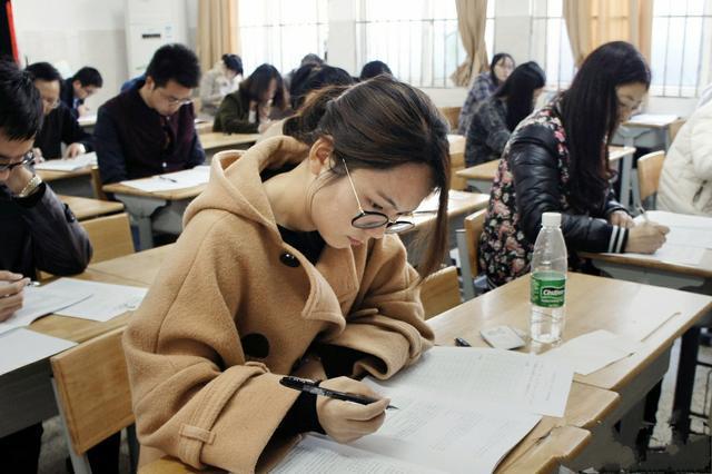 英語(yǔ)分?jǐn)?shù)分布_四級(jí)英語(yǔ)考試分值分布_英語(yǔ)題型分?jǐn)?shù)
