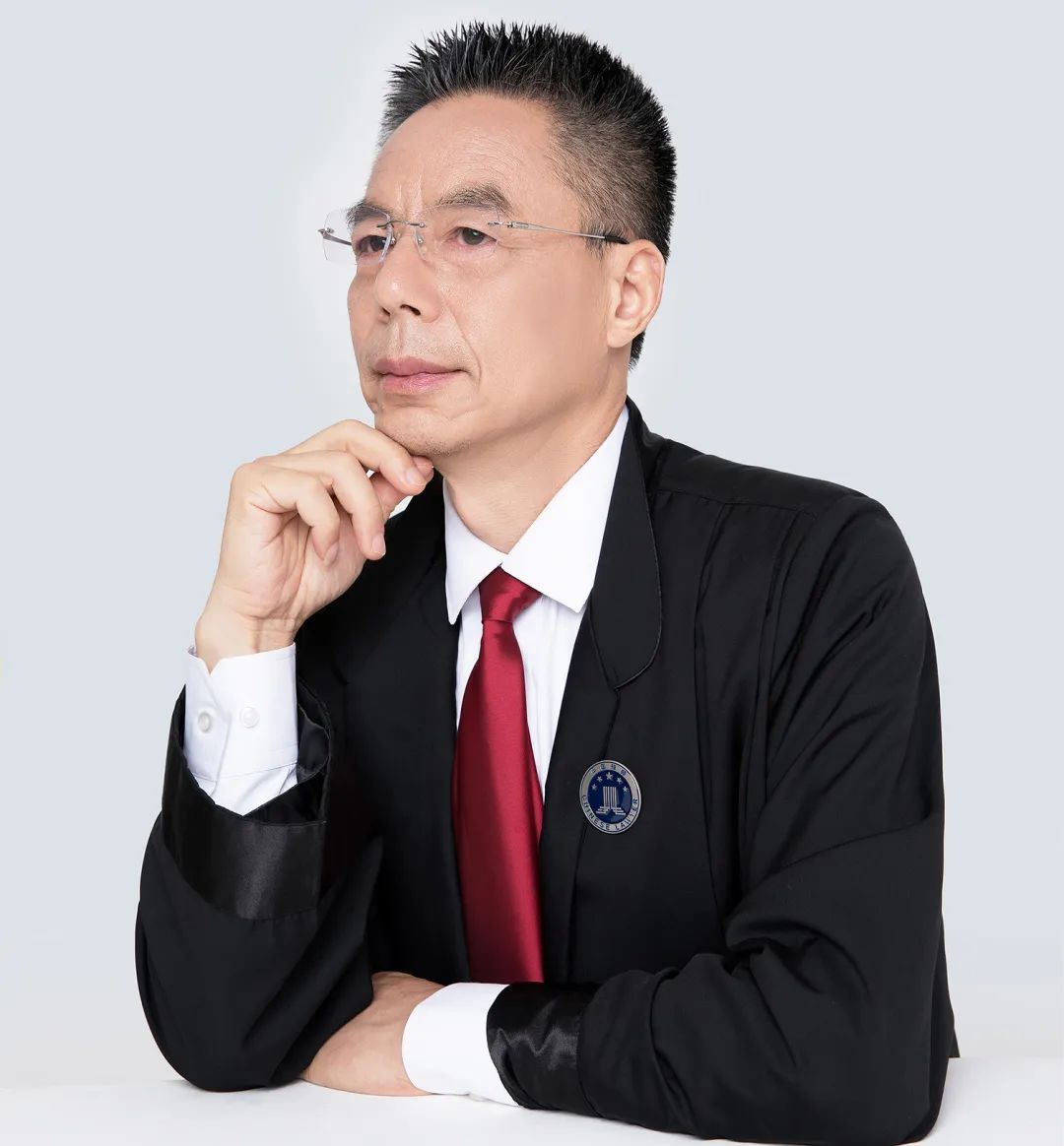 意思是巨大的詞_意思是巨大的成語_judge是什么意思