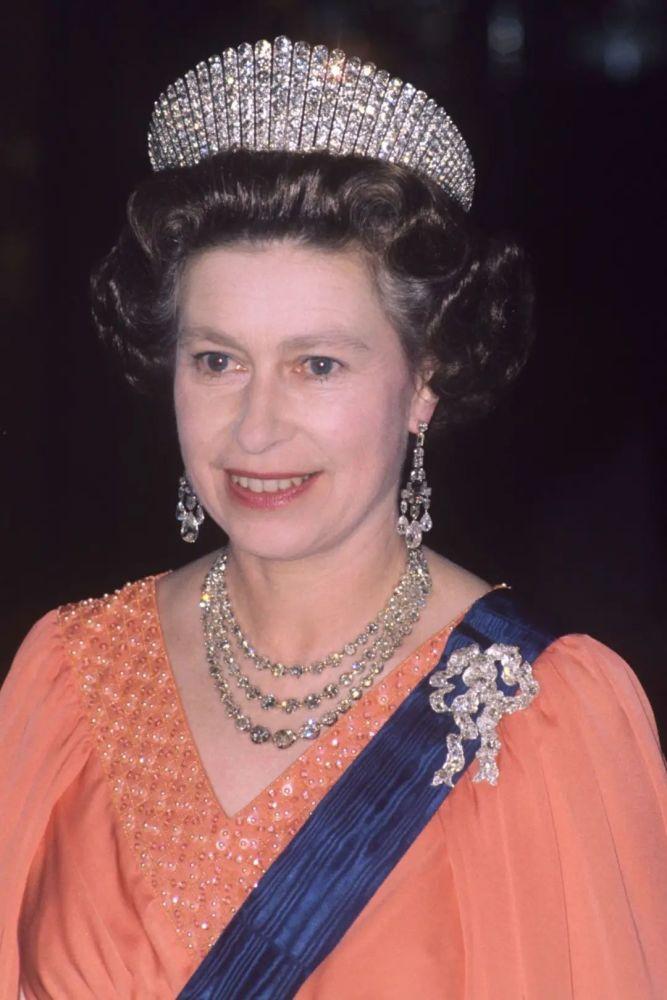 英國現任女王_女王現任英國首相_現任英國女王長什么樣