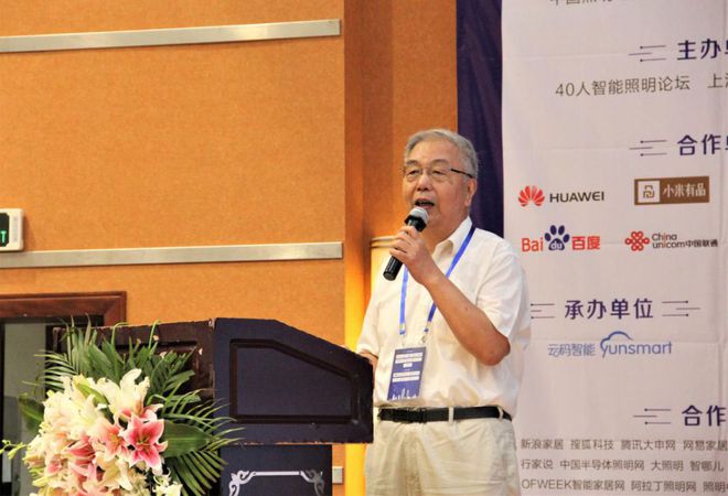 趙麗穎變身副總裁_趙麗穎總裁裝_趙麗穎魔改