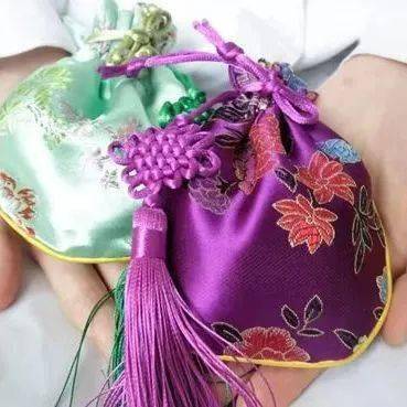 端午節(jié)要掛艾草的由來_端午節(jié)掛艾草有什么講究_端午講究掛艾草節(jié)有什么風(fēng)俗