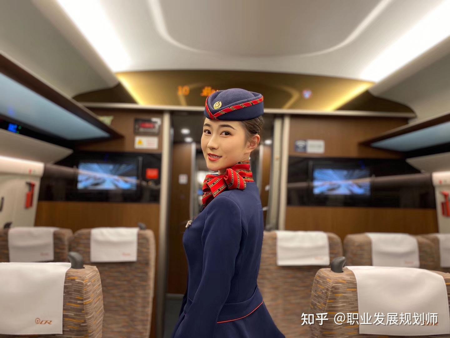 報(bào)讀高鐵乘務(wù)員什么學(xué)校_讀高鐵乘務(wù)有什么要求_高鐵學(xué)校讀高鐵乘務(wù)的報(bào)名條件