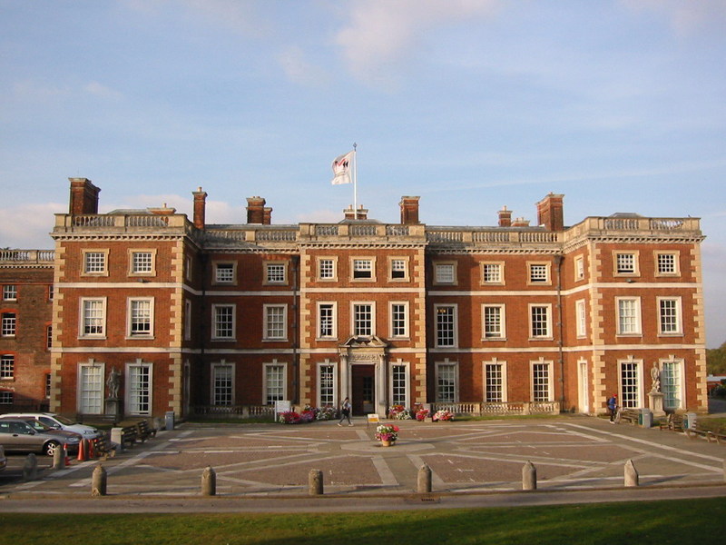 英國有哪些大學(xué)_英國大學(xué)有什么專業(yè)_英國大學(xué)有寒暑假嗎