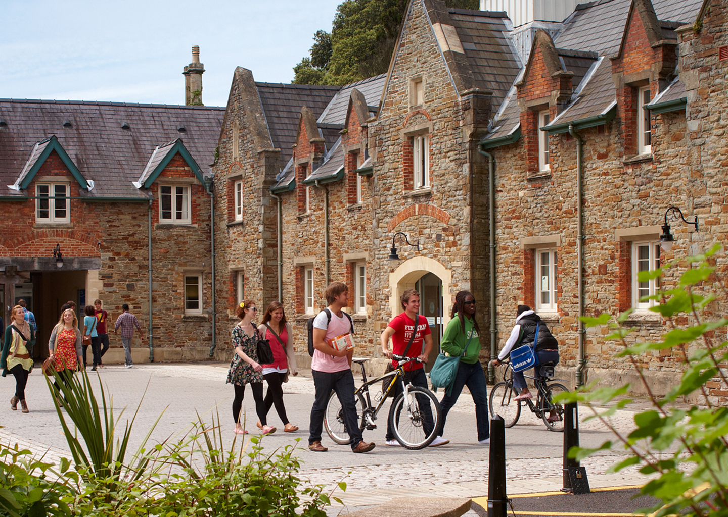 英國斯旺西大學_英國斯旺西大學學費一年多少_斯旺西大學英國排名
