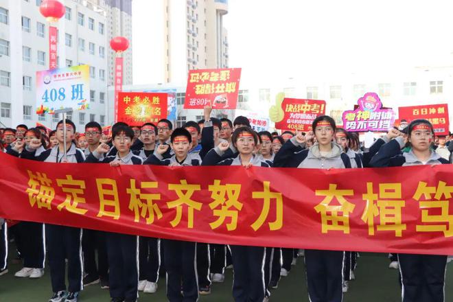 黃沙百戰(zhàn)穿金甲不破樓蘭終不還的意思_黃沙百戰(zhàn)穿金甲破樓蘭終不_黃沙百戰(zhàn)穿甲不破樓蘭終不還