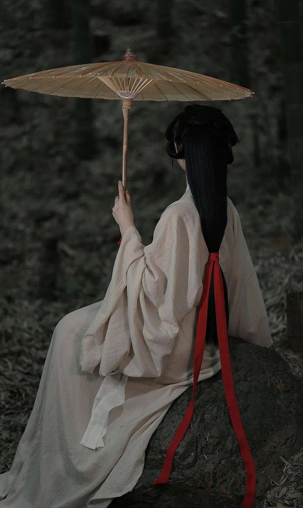 荊棘叢生意思及造句_荊棘叢生的意思_荊棘叢生的后半句