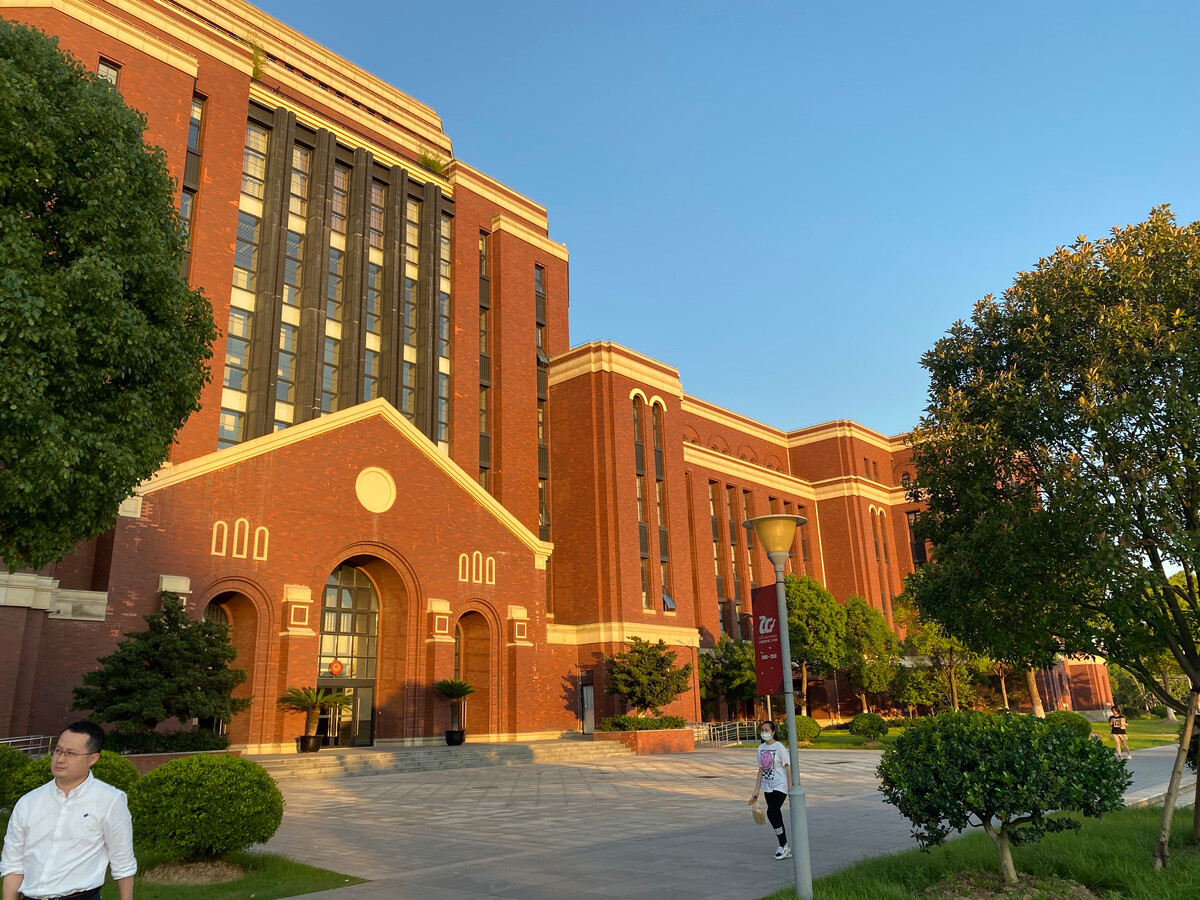 上海海事大學夜大_上海海事大學晚上可以出去嗎_上海海事大學晚歸