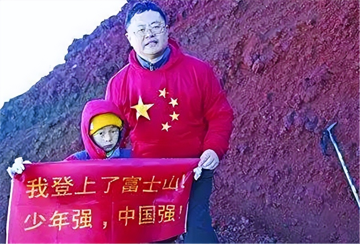 寫(xiě)作業(yè)時(shí)候很文靜怎么辦_寫(xiě)作業(yè)時(shí)候后背會(huì)靠在椅背上嘛_寫(xiě)作業(yè)的時(shí)候H