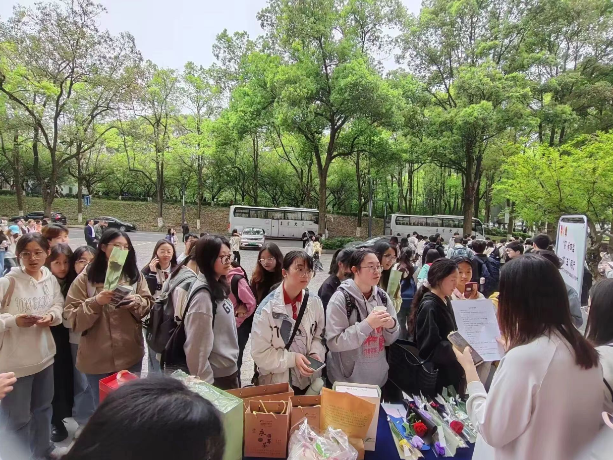 懷化學院圖書館_懷化學院圖書館暑假開放嗎_懷化學院東校區圖書館內部