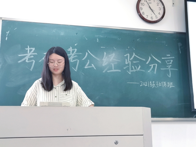 小紅和小明誰輸了_小紅輸了被小明整1000字_小紅和小明誰輸了就任人處罰