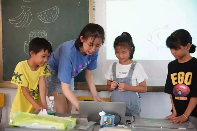 暑假英語作文帶翻譯__暑假精選中文英語作文帶答案