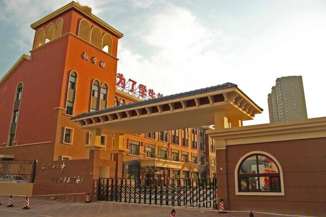 鄭州實(shí)驗(yàn)外國語中學(xué)收費(fèi)標(biāo)準(zhǔn)_鄭州實(shí)驗(yàn)外國語中學(xué)高中部_鄭州實(shí)驗(yàn)外國語中學(xué)
