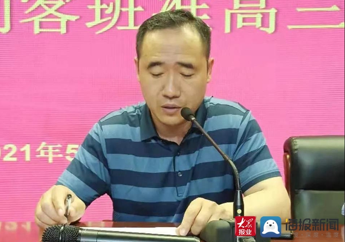 泰安英雄山中學喜報_泰安英雄山中學網站_泰安英雄山中學高中部老師合影