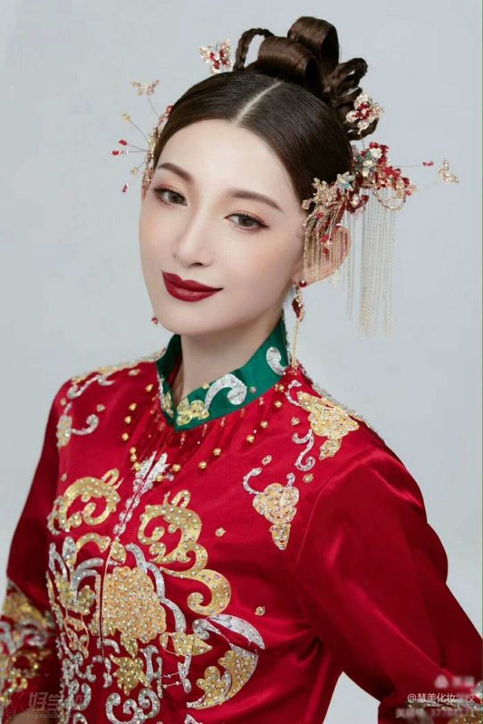 化妝學校收費標準_化妝學校的學費很貴嗎_化妝學校學費多少