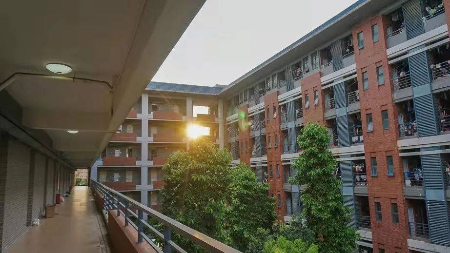 廣東財經大學華商學院_廣東財經大學華商學院百度百科_廣東財經大學華商學院簡介