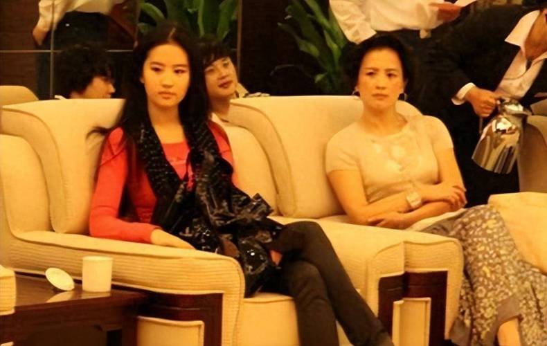 深圳化妝學校那里好_深圳化妝學校哪個學校教得好_深圳學校化妝學校