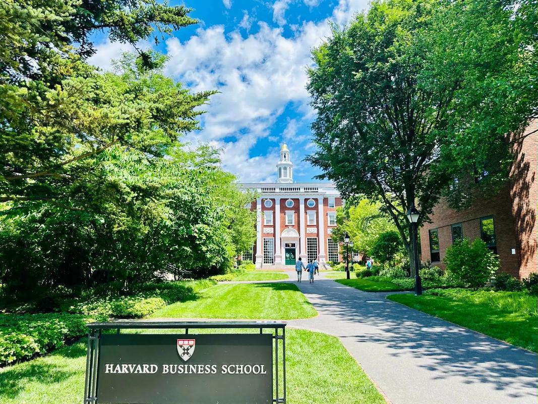 哈佛大學歷史_美國哈佛大學圖片_哈佛大學建筑特色