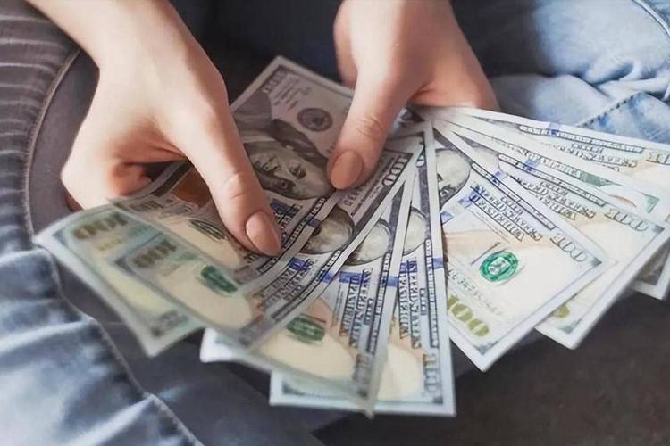 美國中產家庭學貸壓力_美國中產階級_ 學貸總額1.77萬億