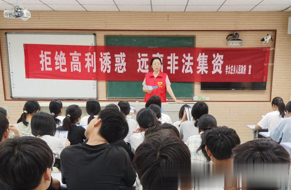 青島市南法院開學第一課_青島學校_法治教育課進校園