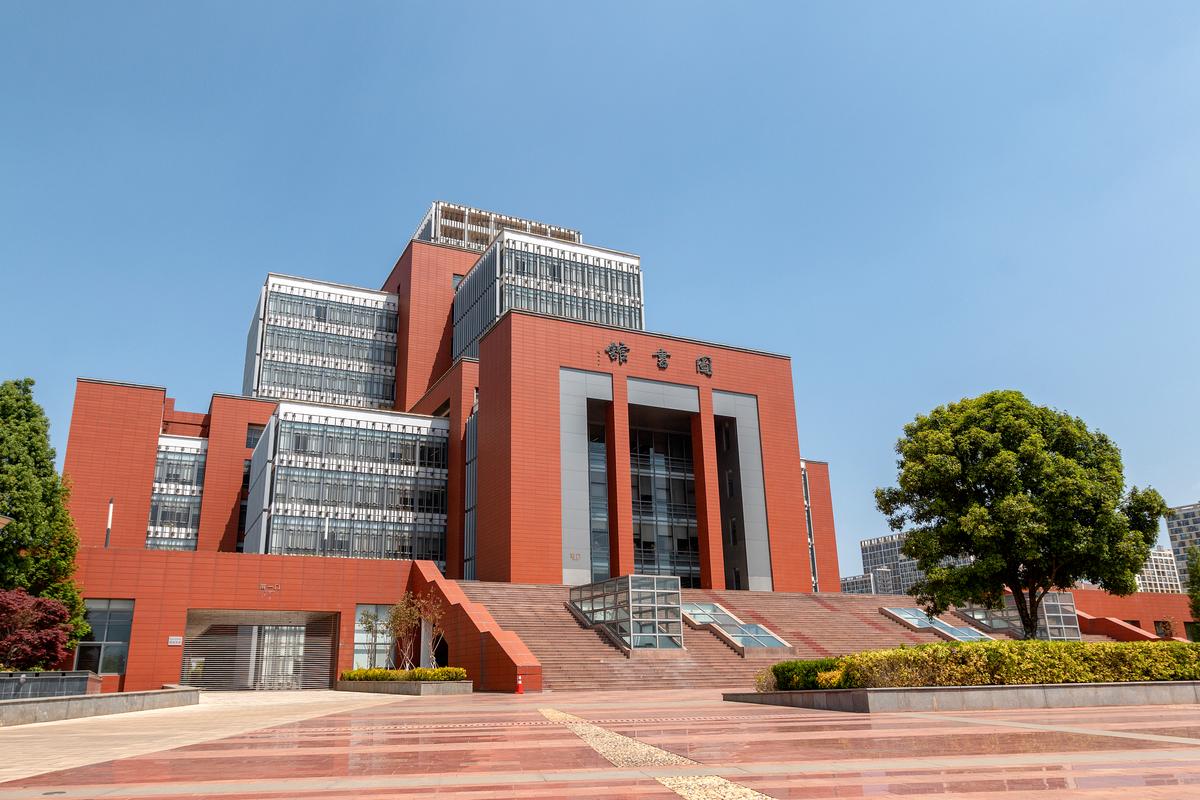 昆明理工大學(xué)專業(yè)特色突出礦冶環(huán)土_昆明理工大學(xué)風(fēng)景優(yōu)美四季如春大學(xué)_西南理工大學(xué)