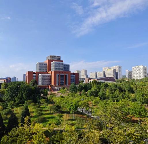 昆明理工大學(xué)風(fēng)景優(yōu)美四季如春大學(xué)_昆明理工大學(xué)專業(yè)特色突出礦冶環(huán)土_西南理工大學(xué)