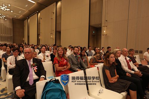 瑞得福國際學校純美式教育特色_深圳國際學校前十名_深圳瑞得福國際學校十周年慶典