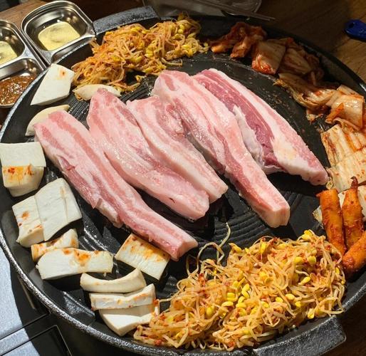 韓國美食之旅:韓式料理的精致與美味_韓國烤肉的文化與制作工藝_韓國特色美食