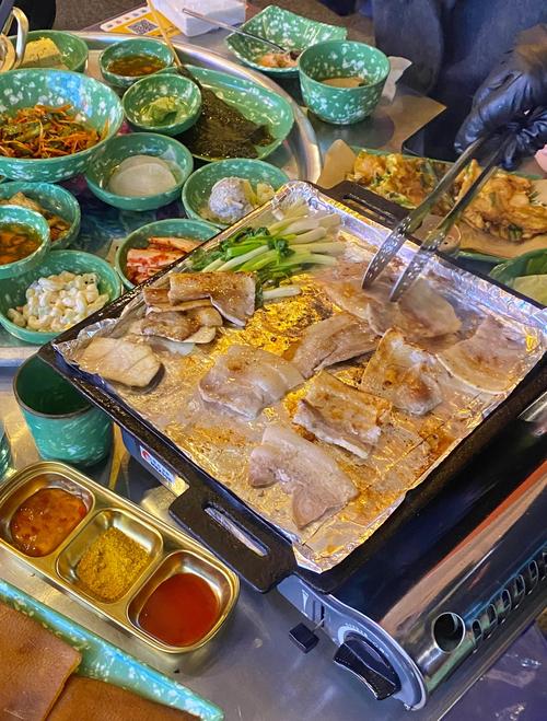 韓國美食之旅:韓式料理的精致與美味_韓國烤肉的文化與制作工藝_韓國特色美食