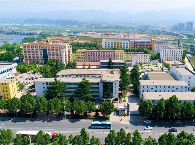 成都交通高級技工學校紅花堰校區_成都交通高級技工學校校園環境_成都交通學校