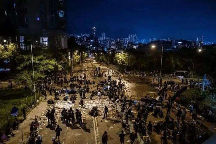香港警方協(xié)助內(nèi)地生撤離_香港中文大學(xué)學(xué)生會(huì)解散_香港中文大學(xué)暴力事件